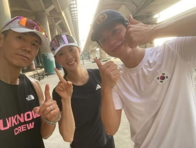 "오랜만인 거 맞아?"…션, 박보검 의외 실력에 '8월' 기대감 상승