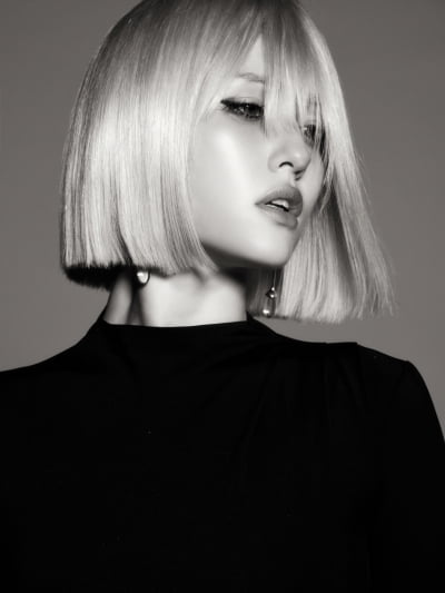 칼단발 전소미, 테디의 보석함 탈출…7월7일 컴백 확정 [공식]
