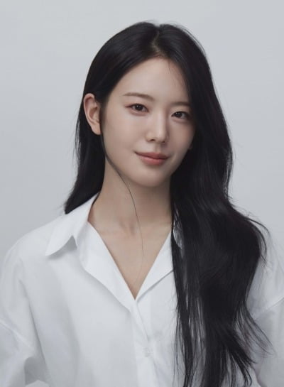 '27세' 장규리, 프로미스나인 탈퇴 3년 만에…걸그룹 이미지 지우고 청순한 새 프로필 공개
