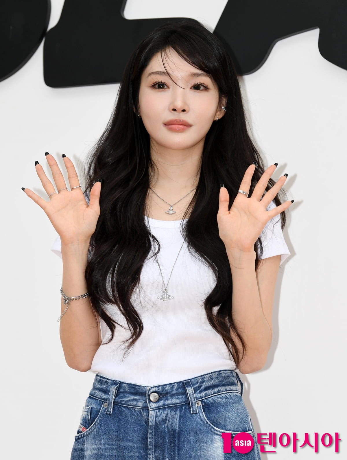 청하, 청바지+흰티만 입어도 빛나[TEN포토+]