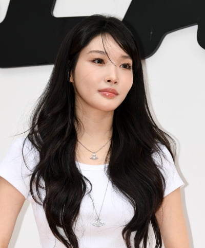 청하, 청바지+흰티만 입어도 빛나[TEN포토+]