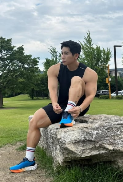 유세윤, 욕설로 몸매 비판하더니…김종국도 놀랄 新 어깨 깡패