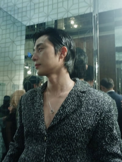 '압구정 100억 건물주' 박서준, 감출 수 없는 부내…"오늘은 일단 한 장만"