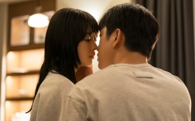 박보영♥박진영, 공식 연인 됐다…키스 직전 '입술 사이 10cm' 묘한 텐션 폭발 ('미지의서울')