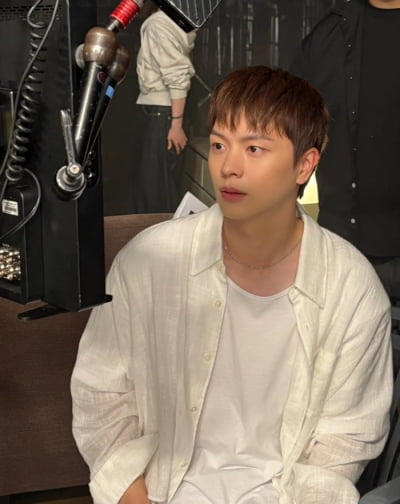 육성재, 'SNL 테토남' 이미지 지웠다…컴백 위해 뽀얗고 순한 '에겐남' 본캐 소환