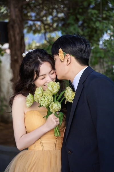 '하동근 누나' 하지혜, 6세 연하와 웨딩마치…영탁·이찬원·박서진 축전 '인맥 부자'