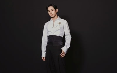 정해인, 이탈리아 명품 패션쇼서 비율 굴욕당했다…충격적인 '꼬마 정병룩' 눈길 [TEN이슈]