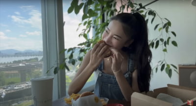 NS윤지, 햄버거 먹고도 몸매 유지하는 비결 보니…"몸무게 재지 않아"