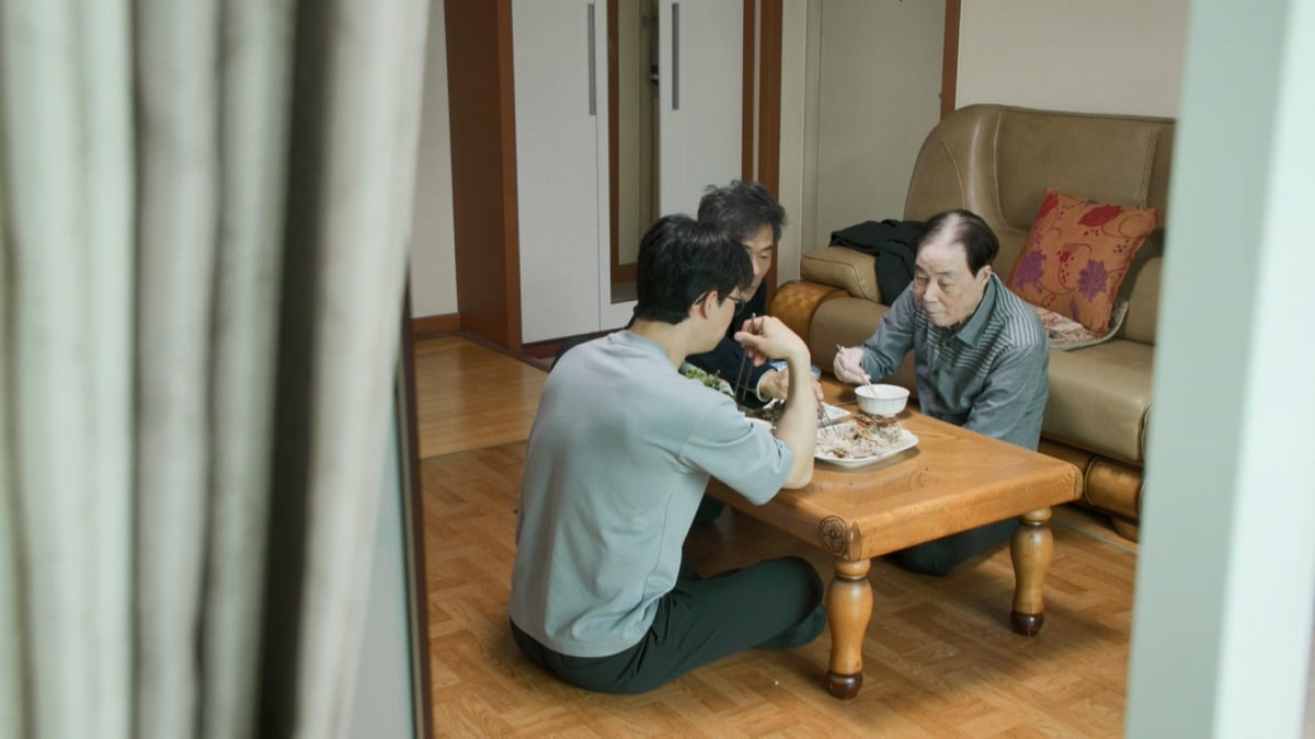 오광록 손절했던 子, 9년 만에 조부 만났다…세상 떠난 조모 폰엔 '우리 강아지'('아빠하고')