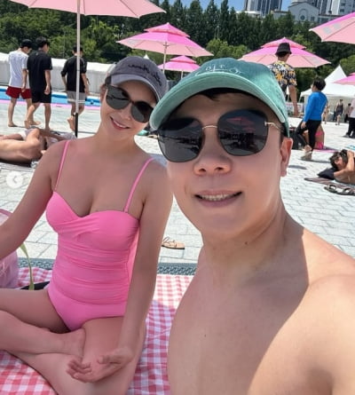 '조성민과 이혼' 장가현, 웃통 벗은 남성과 물놀이…"하지마 X여버려"
