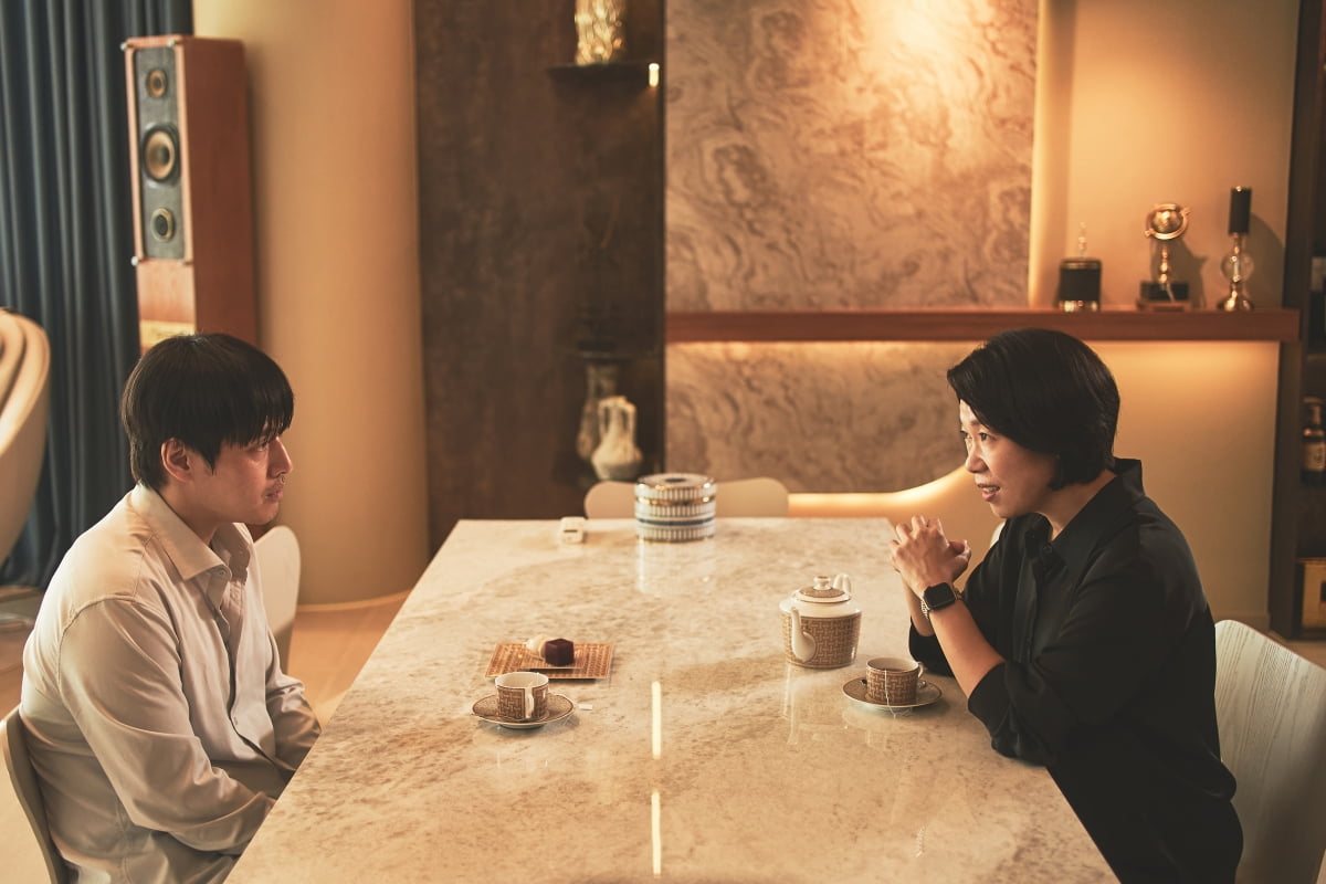 염혜란, 알고 보니 펜트하우스 살고 있었다…층간 소음 문제 해결 나선 거주자('84제곱미터')