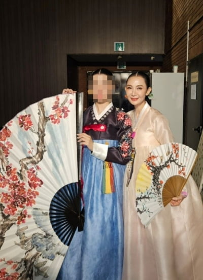 채시라, 58세에 무용수 꿈 이뤘다…하루 12시간 연습, 연출가에 매일 밤 전화('4인용식탁')
