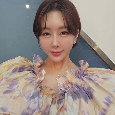 '박군♥' 한영, 공구 열심히 하더니 대박날 조짐…"내년 사업운, 기회"('귀묘한 이야기')
