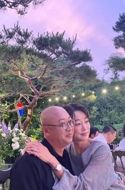 '불륜설 해명' 최여진♥김재욱, 잉꼬부부 예약이요…남의 결혼식서도 알콩달콩