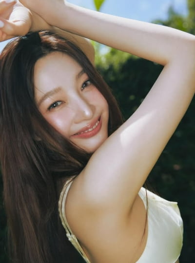 레드벨벳 조이, '연말' 타이틀 버리나…한여름에도 빛나 "이게 B컷이라니"
