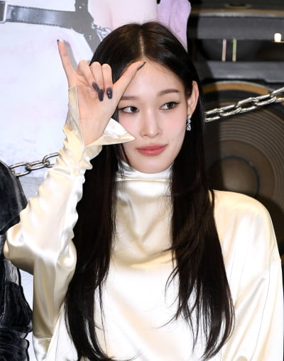 테디, '신세계 딸' 업고 활짝 웃었다…불붙은 더블랙, 흥행 시동 제대로 [TEN스타필드]