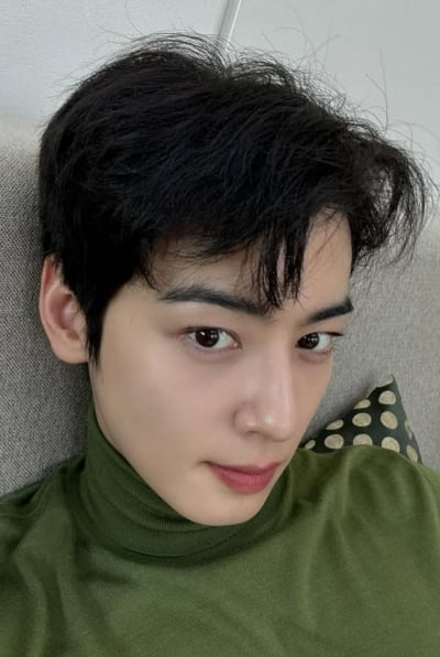 '입대 D-33' 차은우, 파리 한복판 등장…프린스 취미는 '근육 펌핑'