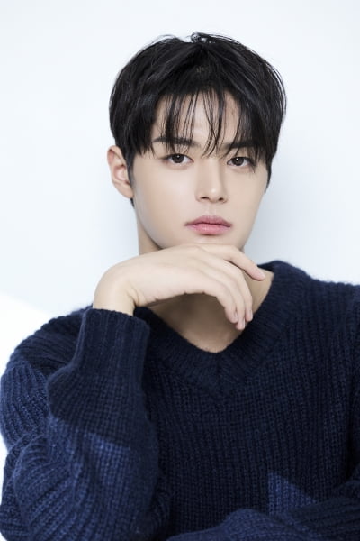 1000:1 경쟁률 뚫은 키이스트 얼굴 천재…"중학생 때 다이어트해서 181cm 밖에 안 커" [인터뷰①]