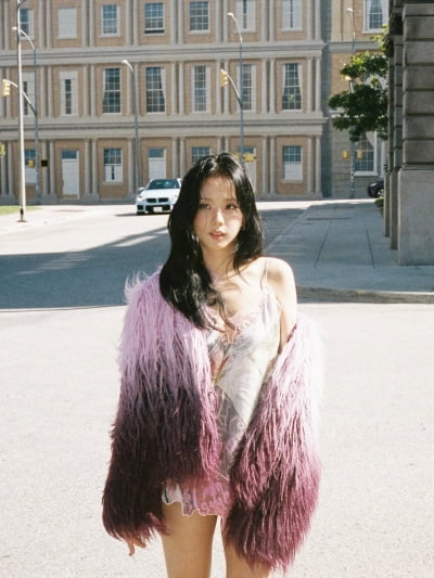블랙핑크 지수, 어깨 라인 드러낸 아찔한 패션..."이런 모습 처음"