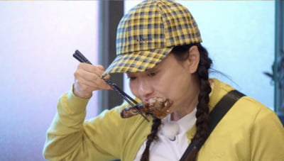 송지효, 속옷 브랜드 모델하는데 대단하네…버클 풀고 먹방 찍었다 ('런닝맨')