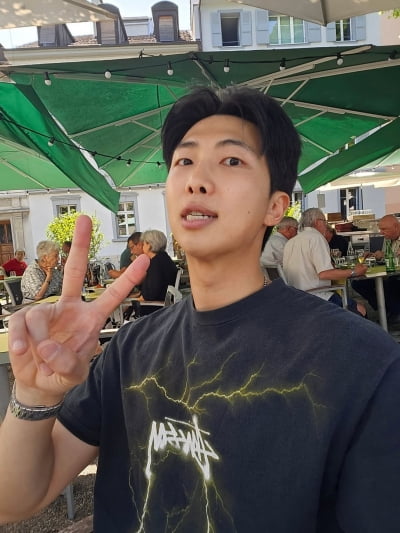 군 복무 마친 BTS RM, 유럽 감성 넘치는 근황 공개...'완전체 활동은 언제'