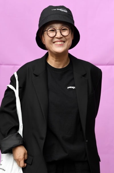 [종합] '52세 CEO' 송은이, 초호화 신사옥 지은 지 2년 만에…김석훈에 희귀템 선물 받아 ('전참시')