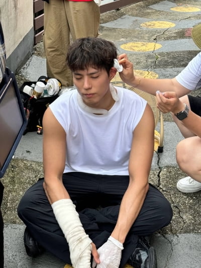 '32세' 박보검, 소년 얼굴에 팔뚝은 '테토남' 그 자체...비하인드도 '굿보이'