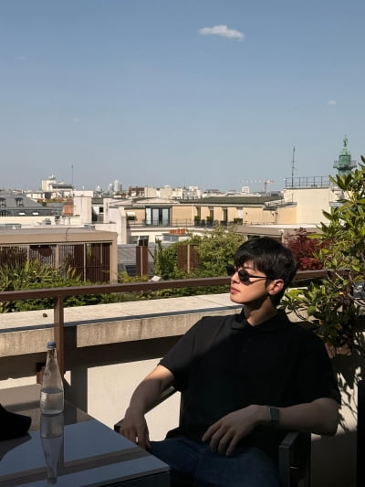 '군 입대 한 달' 차은우 선글라스 하나 썼을 뿐인데..."군 면제 시급한 비주얼"