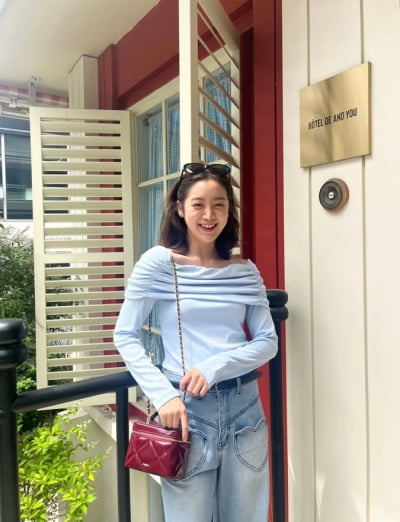 '집값 10배' 홍콩 친정집 혜림, '두 아이 맘' 맞나...나이 잊게 하는 상큼 미소