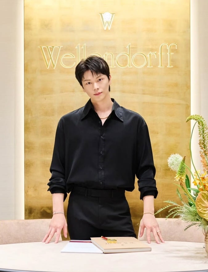사진 = 육성재 인스타그램