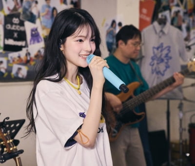 데뷔 1년 만에 타임스퀘어 올랐다더니…규빈, 이번엔 빌보드 주최 무대 섰다