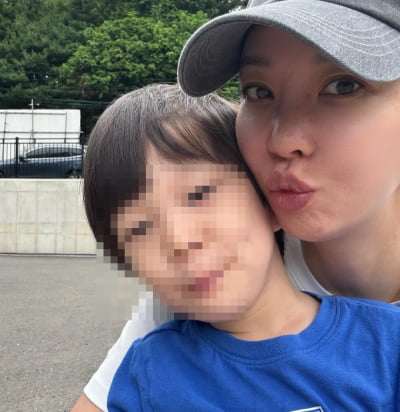 '13살 차이' 지누♥임사라 변호사 "4세 子, 아직 젖병에 우유 먹어"