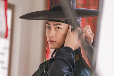 시청률 0%대였는데…옥택연, KBS 살렸다, 묘하게 빠져드는 매력 ('남주의 첫날밤을')
