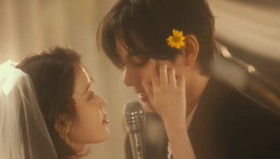 아이유는 차은우, 비비는 이재욱 만났는데…카리나는 안 되는 이유 [TEN스타필드]