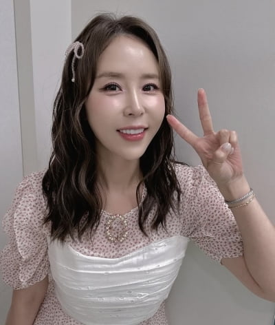 ‘문원♥’ 신지, 웨딩화보 유출된줄…새하얀 원피스 입은 새신부