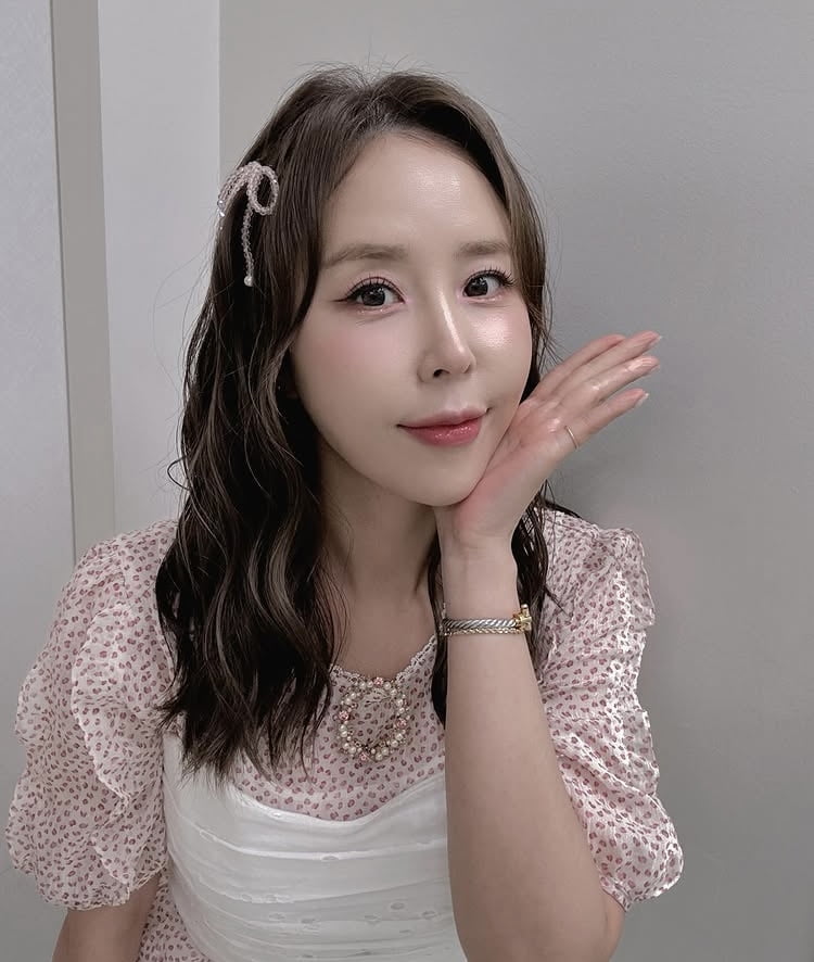 ‘문원♥’ 신지, 웨딩화보 유출된줄…새하얀 원피스 입은 새신부