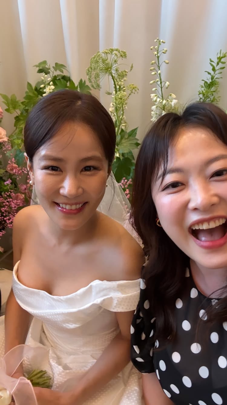 김준호♥김지민, 2부에서는 홀터넥 드레스 입고 활보…심진화는 확대샷