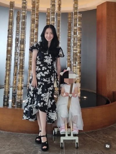 이정현, 194억원 건물주의 여유…딸과 호화로운 해외 출장