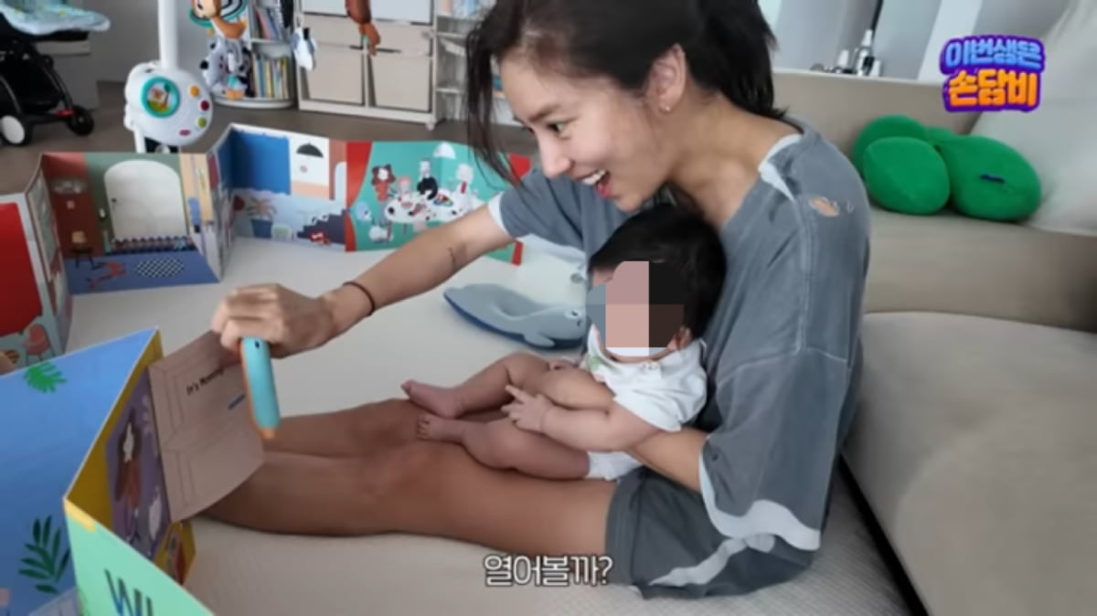 손담비, 딸 영어책만 450만원어치 사더니…“너무 사랑해” 공개 고백