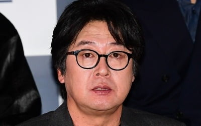 Veteran Actor Kim Yoon-seok Signs Exclusive Contract with HB Entertainment