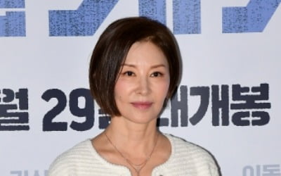 이미숙, '호빠 출신' 17살 연하남과 불륜설에 입 열었다…"설명 안 듣고 낙인찍어" ('짠한형')