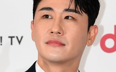영탁, 해체로 위기 맞았다…42년 만에 도전인데, 벗기다 실수 연발 ('푹다행')