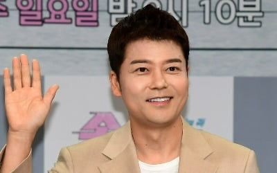 [공식] 전현무, '상위 0.05% 재력'에 겹경사 터졌다…MBC 고정 일자리 추가 ('이유있는건축')