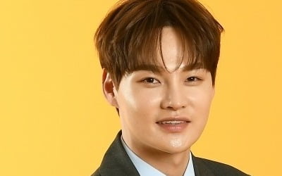박서진, 다리 부상 당했다…목발 신세로 녹화 강행, "돕는 게 아니라 방해" ('한일톱텐쇼')