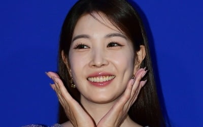 SM "보아, 급성 무릎 골괴사로 25주년 콘서트 취소…심려 끼쳐 죄송" [공식]