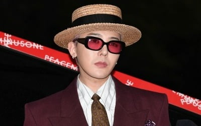 지드래곤 팬덤 뿔났다, "각성하고 일 좀 해라" 소속사에 트럭 시위 [TEN이슈]
