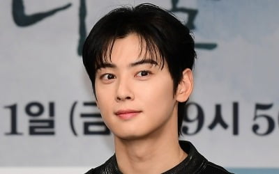 차은우, 입대 앞두고 기쁜 소식 전했다…카페에서 신메뉴 함께 즐기고 싶은 남자 가수 1위 [TEN차트]