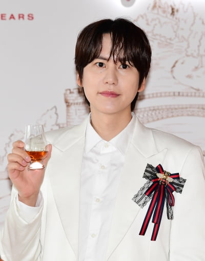 '데블스플랜 논란' 규현, 계약금 0원 이었다…"그룹 활동 수입은 터치 안 해" ('옥문아')