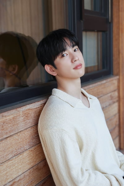 Actor Park Jin-young Discusses His Looks and Experience on 'Our Unwritten Seoul'