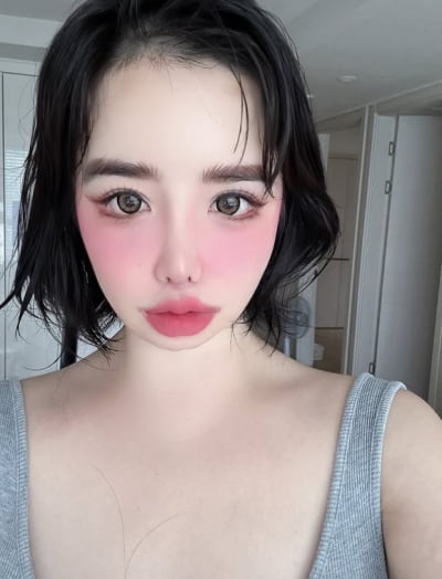 박봄, 다소 길어진 중안부에 깜짝…필터 논란은 아직도 ing
